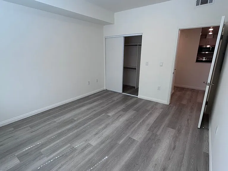 V on Victory Apartments — Photo 22