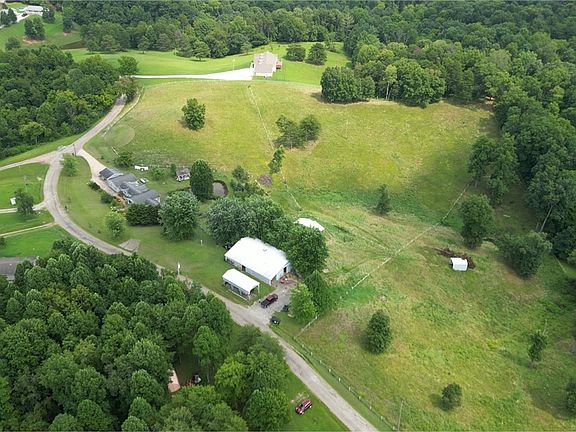 3rd image of 1498 Windy Ridge Rd