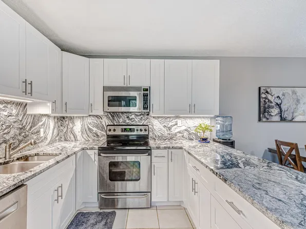 423 4th Court, Palm Beach Gardens, FL 33410