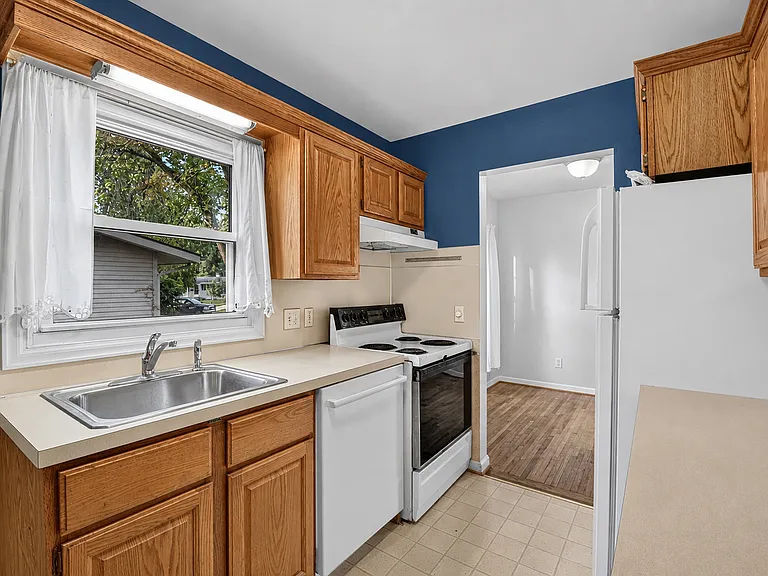 1253 Holgate Ave — Photo 9