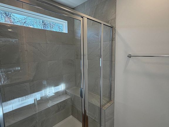 5th image of 613 Autumn Lake Rd