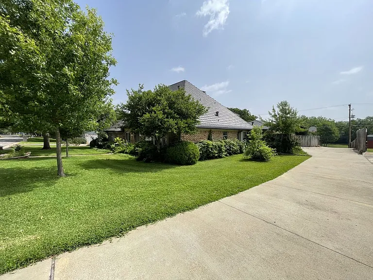 3209 Bridlegate Dr — Photo 2