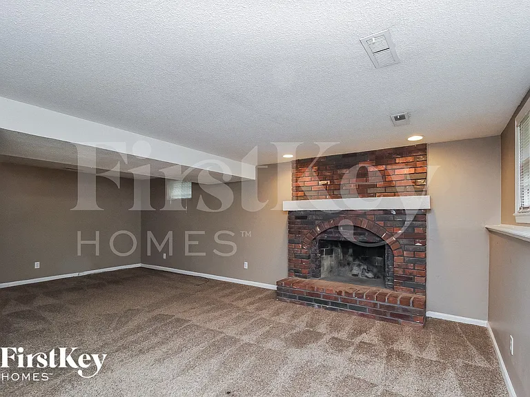 704 Melrose St — Photo 6
