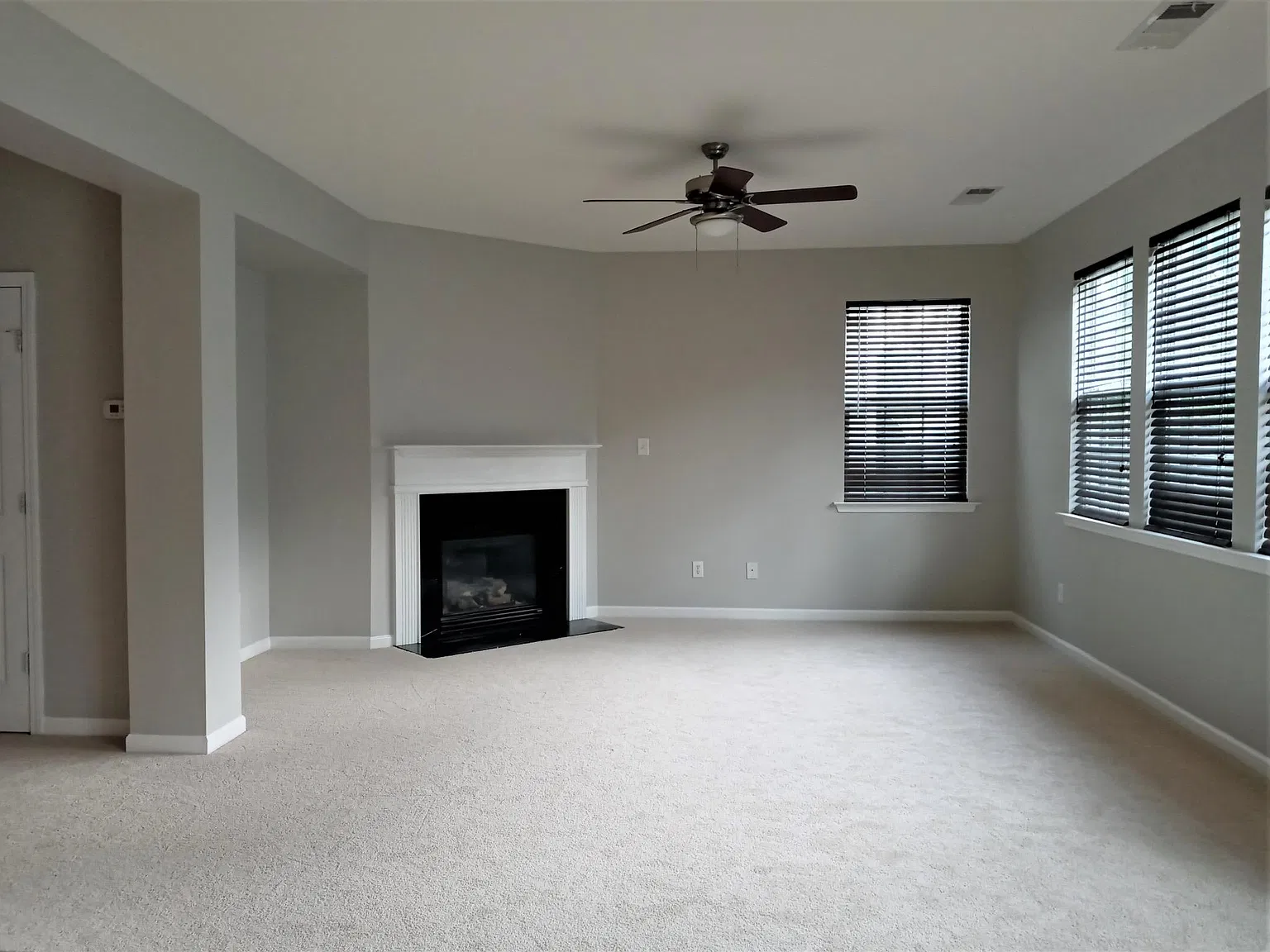 4 bed, 2.5 bath, 3705 sqft, $2,700 — Photo 4