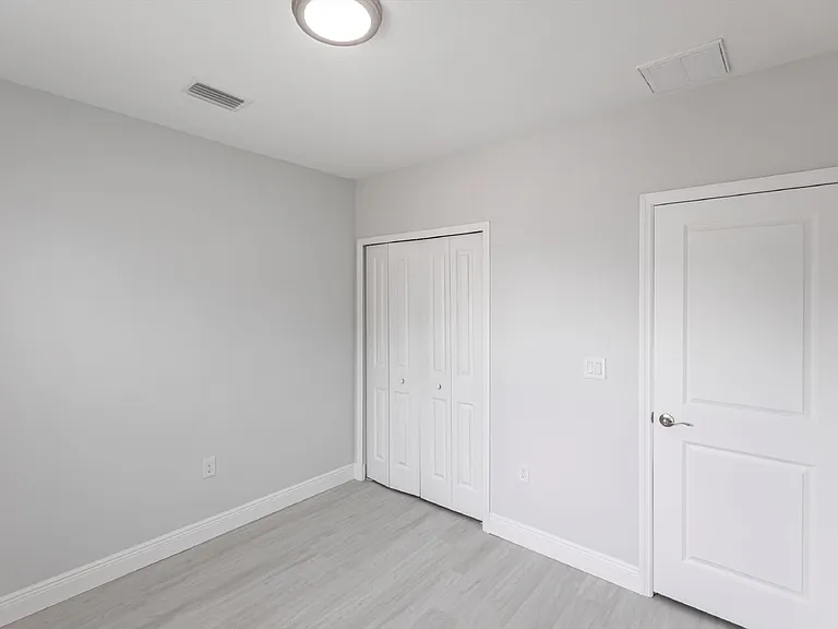 2113 Como St — Photo 14