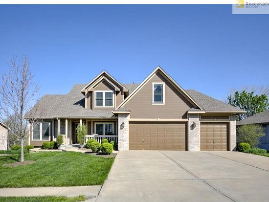 1516 Bridlewood Ln, Raymore, MO 64083