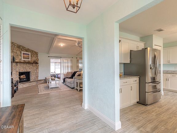 4th image of 16 Sea Harbor Dr W