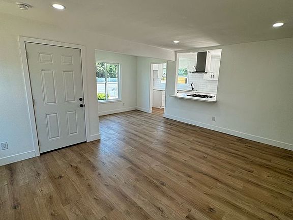 3rd image of 302 N Batavia St #305