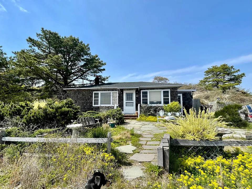 647 Lazy Point Rd