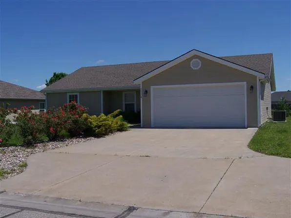 2728 Brookville Dr, Manhattan, KS 66502