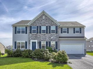 105 Greenfield Dr, Leola, PA 17540