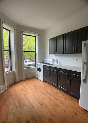 Rented by Zjama Realty Corp | media 10