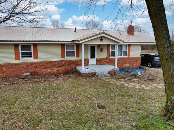 104 Sunset Dr SW, Gravette, AR 72736