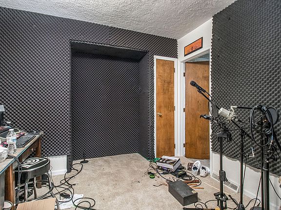 5th image of 40 Glenwood Ave
