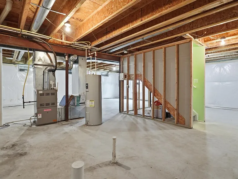 341 Bullskin St — Photo 32