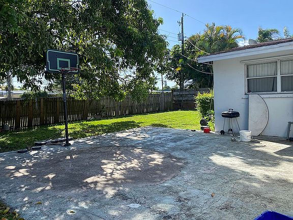 3rd image of 9386 Bellewood St