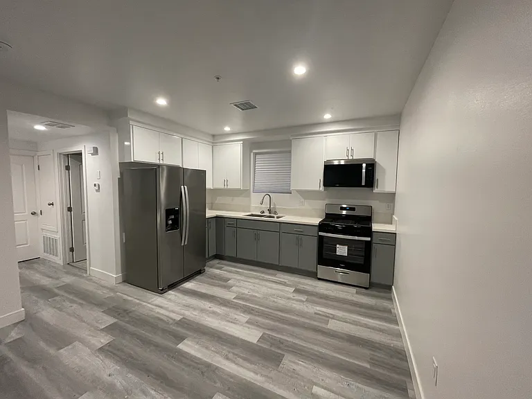 11455 Victory Blvd — Photo 2