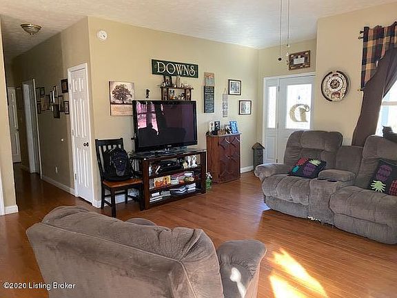 2nd image of 1006 Ten Oaks Dr
