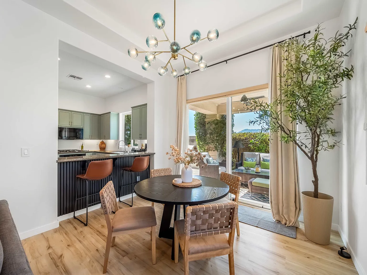 2 bed, 2.5 bath, 1557 sqft, $3,274 — Photo 3