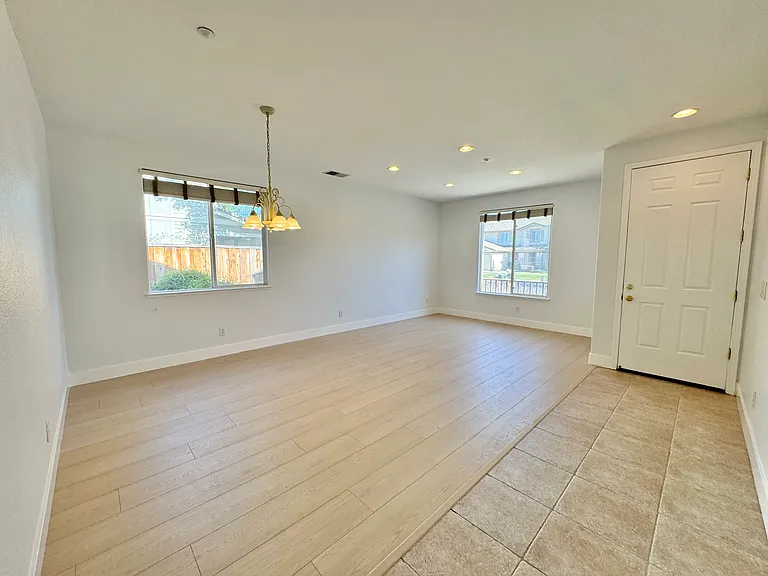 493 Edgefield Pl — Photo 2