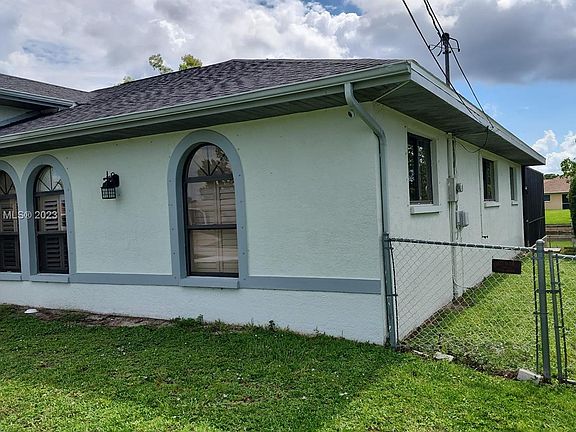 3rd image of 309 SE 20th Ct