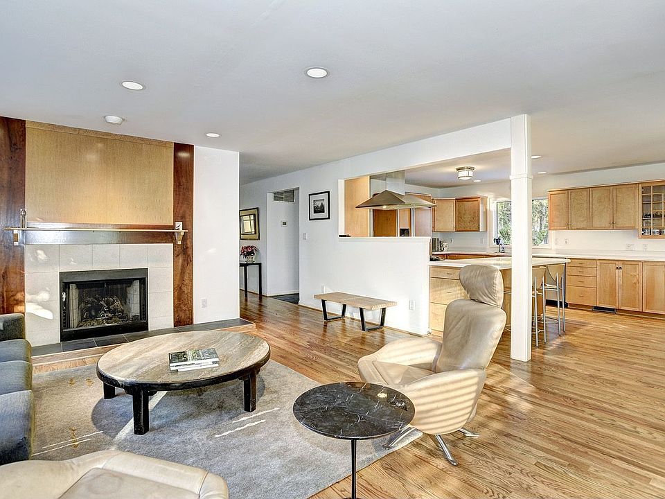 Bright open floor plan 