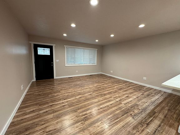 3rd image of 1260 Hallinan St