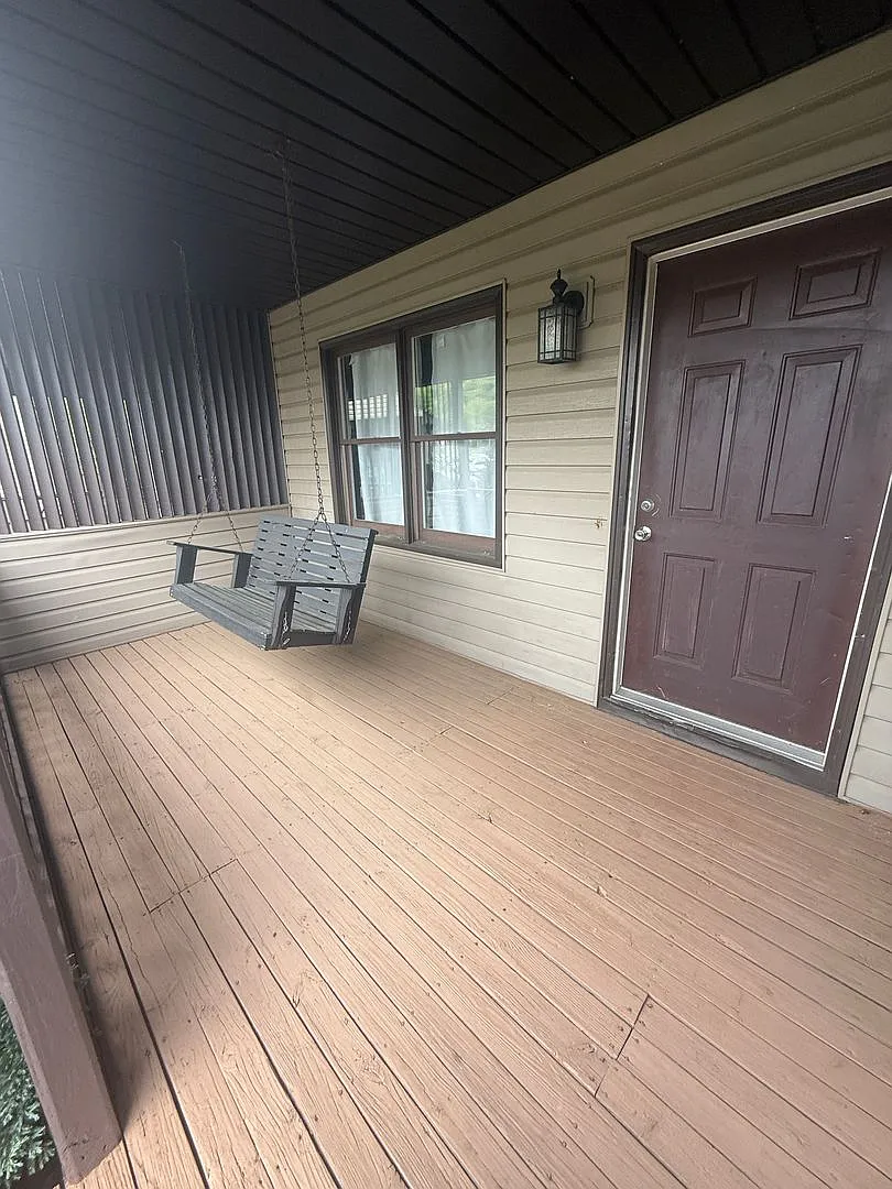 Building Photo - 218 Adams Ln