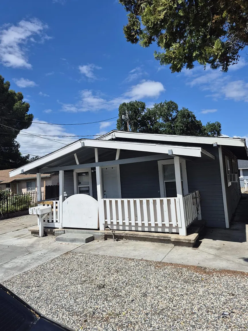 215 Kelley St photo 1