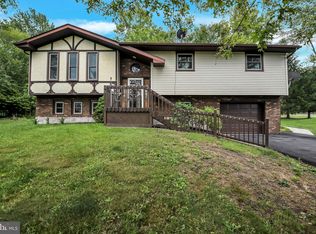 218 Ryan Hill Rd, Lake Ariel, PA 18436