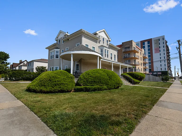116 Riverside Blvd #1 — Photo 5