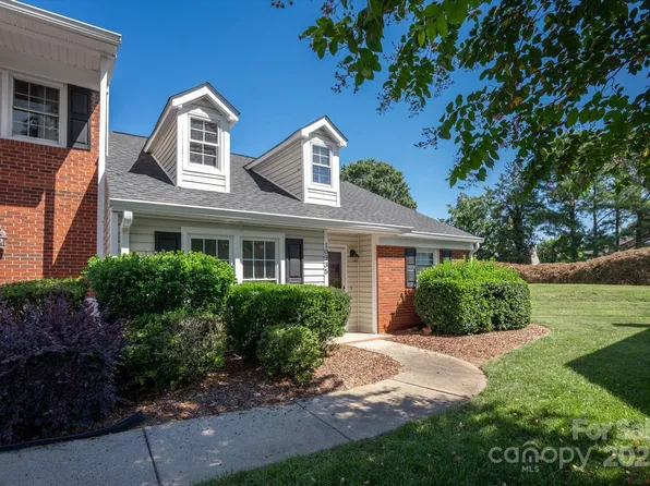 10935 Winterbourne Ct, Charlotte, NC 28277