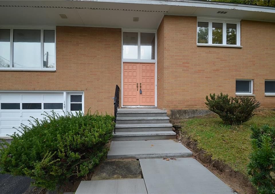 1st image of 149 Lynn Cir