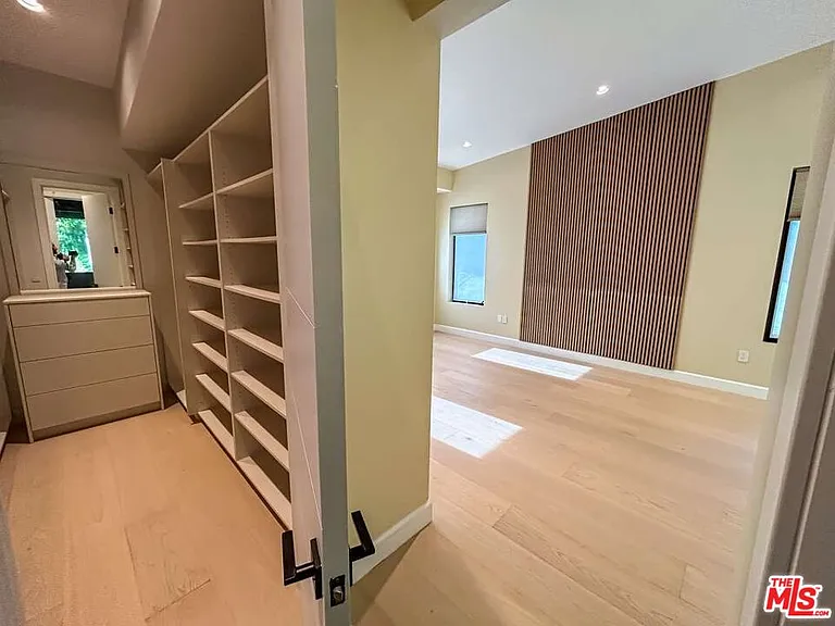 1734 N Beverly Glen Blvd — Photo 36
