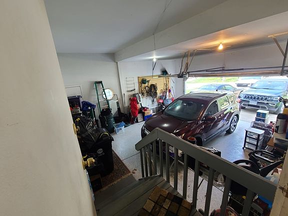 4th image of 304 Terry Ln