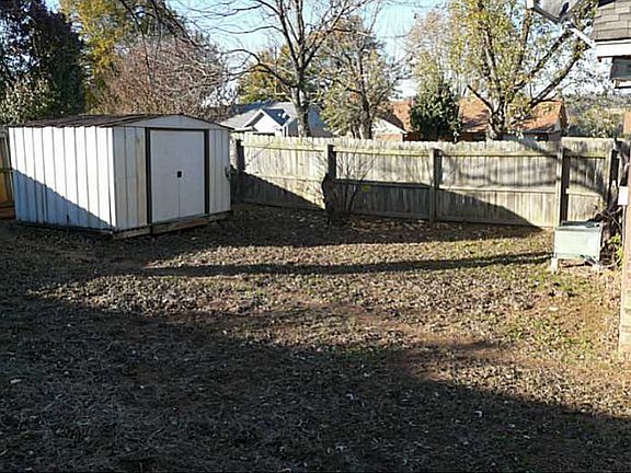 3rd image of 2804 Martha Dr