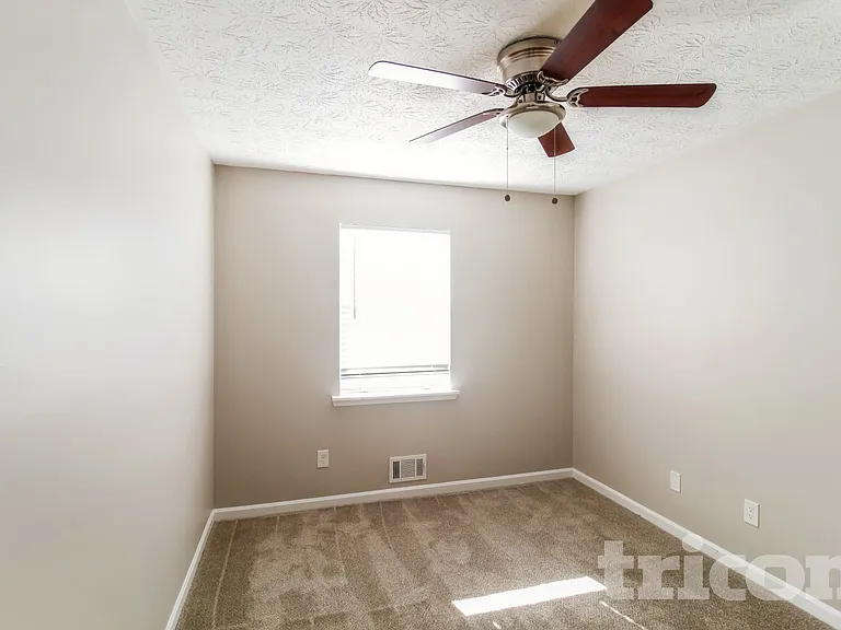 141 Hemlock Cir — Photo 9