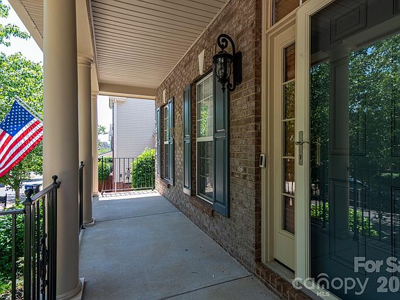 3rd image of 15417 Troubadour Ln