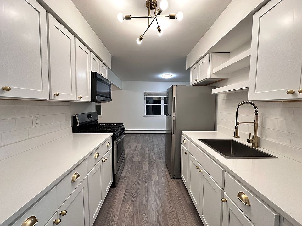 1st image of 550 Washington Ave #4
