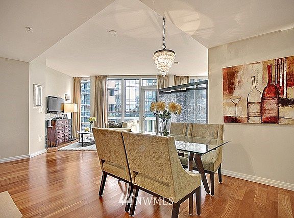 5th image of 500 106th Avenue NE #909