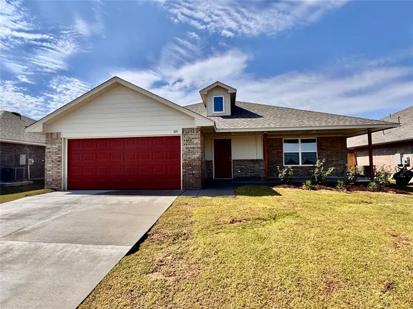 925 Hazybrook Cir, Chickasha, OK 73018