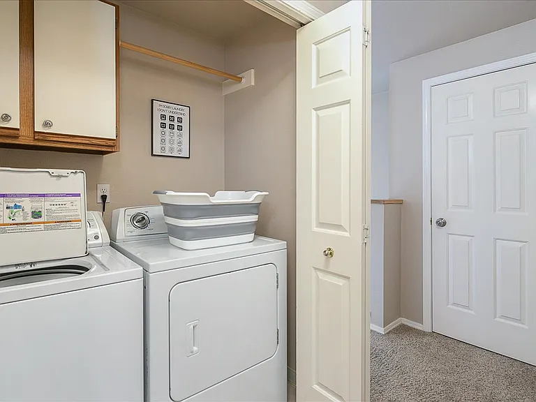 Laundry (2nd floor)