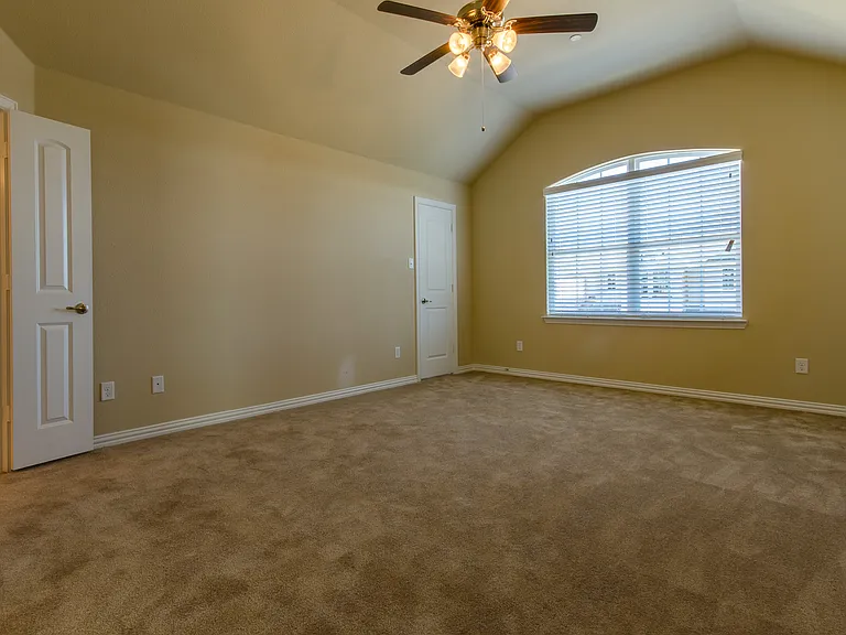 1940 Argyle Ln — Photo 24