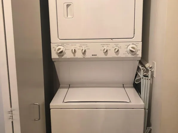 7243 Madison St APT 309, Forest Park, IL 60130