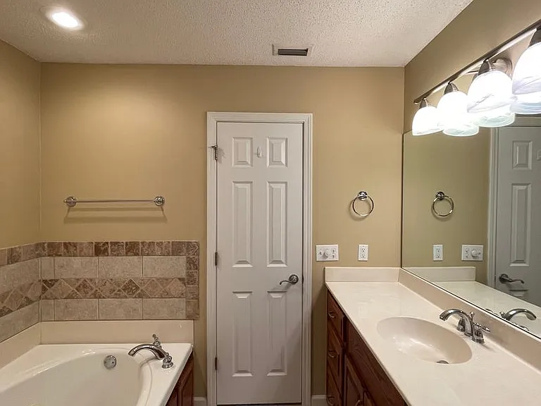 260 Windsor Garden Dr — Photo 21