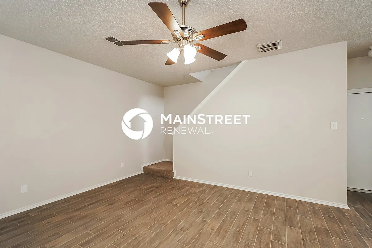 Living Room - 1409 Hackamore St