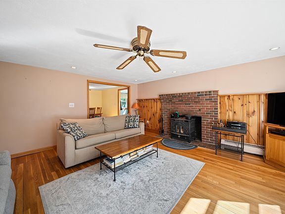 5th image of 366 Beauty Hill Road