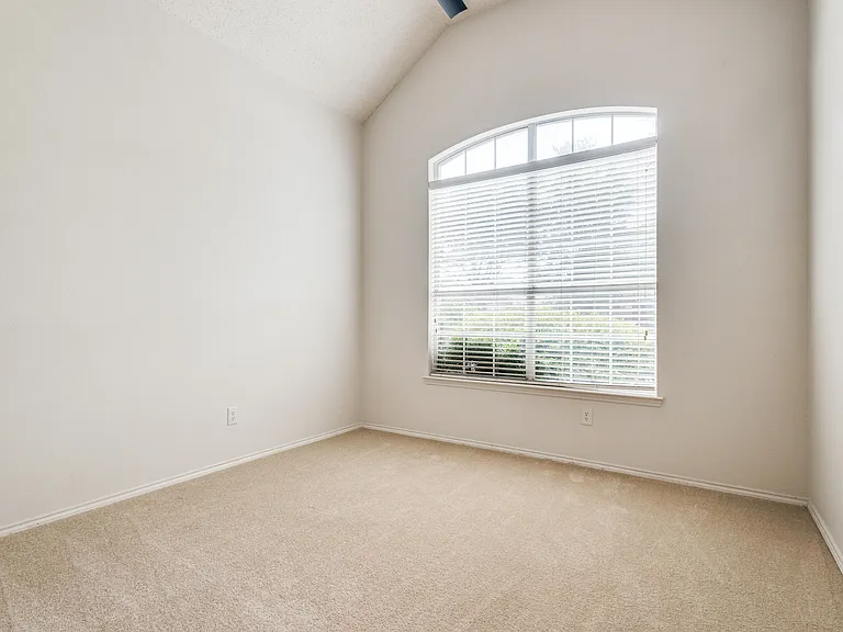 7046 Saint Augustine Dr — Photo 18