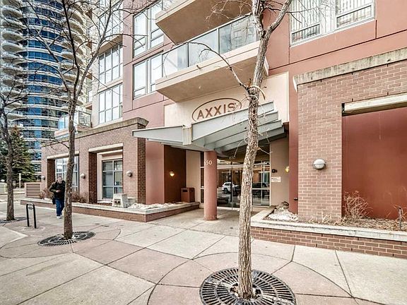 2nd image of 650 W 10th St SW #202