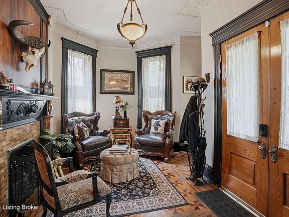 3rd image of 504 Belgravia Ct